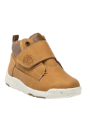 Calzado ligero camel para niño, diseño versátil, recomendado para explorar la ciudad.