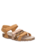 Sandalia liviana camel para niña, material sintético, ideal para combinar con shorts y vestidos.