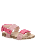 Calzado ligero rosado para niña, diseño sencillo, perfecto para actividades diarias.