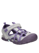 Sandalia urbana gris para niña, estilo casual, ideal para juegos y paseos.