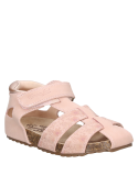 Sandalia de estilo casual para niña, color rosado, ideal para combinar con vestidos veraniegos.