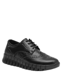 Zapato cuña negro mujer, estilo urbano y casual, adecuado para ocasiones informales y elegantes.
