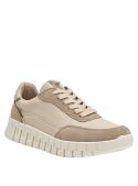 Zapatillas de cuero beige para mujer, diseño contemporáneo, recomendadas para uso diario.