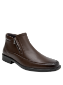 Botín casual de cuero café para hombre, cómodo y fresco, perfecto para jeans.
