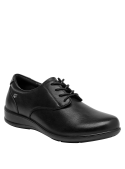 Zapato casual negro de cuero, taco plano de 3 cm, recomendado para actividades cotidianas.