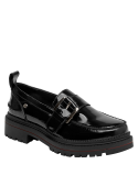 mocasín de cuero brillante negro, estilo casual, combina comodidad y tendencia, ideal para el día a día.