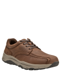 Zapato de cuero café para hombre, estilo casual, perfecto para combinar con jeans y camisa.