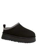 Bota casual negra para mujer, taco plano cómodo, recomendada para actividades diarias y descanso.