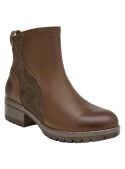 Botín de mujer café, altura de taco de 4.5 cm, ideal para actividades diarias.