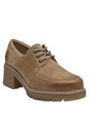 Zapatos taupe de mujer, estilo urban outdoor, cómodos para paseos y actividades cotidianas.