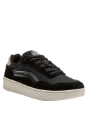 Zapatilla negra para mujer, punta redonda, combina con jeans y camiseta para un look versátil.