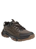 Zapatillas de aventura hombre color moro, con taco plano para estabilidad en terrenos variados.