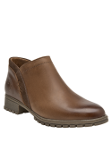 Botín de cuero café, taco bloque de 3.6 cm, ideal para un look bohemio.