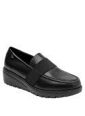 mocasín negro mujer ideal para combinar con pantalones de tela o vestidos ligeros