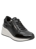 Zapatillas de mujer en color negro, cuña de 5.5 cm, estilo casual para ocasiones informales.