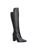 Calzado de cuero negro para mujer, estilo casual, recomendado para actividades diarias.