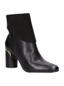 Botín negro de mujer, diseño en cuero y gamuza, ideal para un look sofisticado.