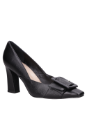 Zapato de mujer negro de cuero, diseño moderno, perfecto para combinar con vestido midi.