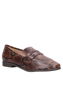 mocasín de cuero para mujer en color moro, ideal para destacar en reuniones y eventos