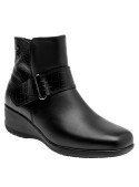 Botín casual de cuero negro, recomendado para actividades diarias con estilo.