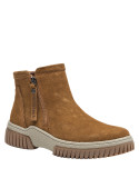 Botín casual camel para mujer, cierre lateral funcional, recomendado para escapadas al aire libre.