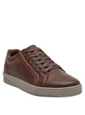 Zapatillas de cuero moro para hombre, diseño cómodo y ligero, recomendadas para uso diario.