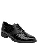 Zapato plano negro de mujer, estilo charol para actividades cotidianas.