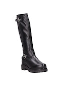 Bota negra de cuero para mujer, detalles metálicos, recomendada para ocasiones informales.