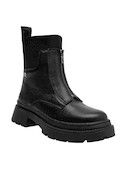 Botín negro de cuero para mujer, ideal para combinar con vestidos urbanos y jeans ajustados.