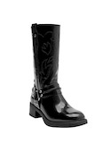 Diseño audaz en botas altas de cuero negro para mujer, ideales para marcar tendencias en cualquier ocasión.