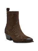 Botín casual café para mujer, ideal para combinar con vestido fluido o jeans ajustados.