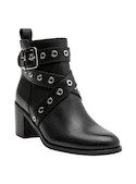 Botín negro con acabado lustroso, ideal para ocasiones que requieren un toque de estilo.