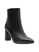 Botín elegante de cuero negro, ideal para un look urbano y sofisticado.