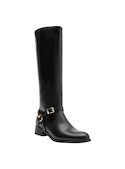 Estilo contemporáneo en botas negras de cuero, ideales para actividades diarias.