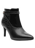 Botín negro de cuero para mujer con textura de gamuza y detalles distintivos, perfecto para elevar cualquier atuendo.