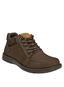 Botín de cuero con taco plano de 4 cm, ideal para explorar con comodidad y estilo.