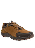 Zapatilla de hombre en color camel, estilo urbano con punta redonda, ideal para combinar con ropa casual.
