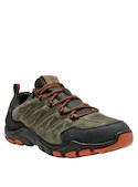 Zapatilla de hombre en verde, con texturas distintivas para un look moderno.