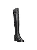 Bota alta de mujer en cuero negro, perfecta para combinar con vestidos ajustados o jeans rotos.