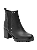 Botas de tacón negro para mujer, diseño atemporal recomendado para ocasiones especiales.