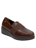 Zapatos cuña café mujer, material cuero, estilo formal y casual, adecuados para un look diario.