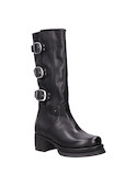 Bota de cuero negro para mujer con acabado sofisticado, ideal para un estilo potente.