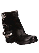 Botín de cuero negro para mujer, estilo urbano, recomendado para combinar con jeans y chaqueta.