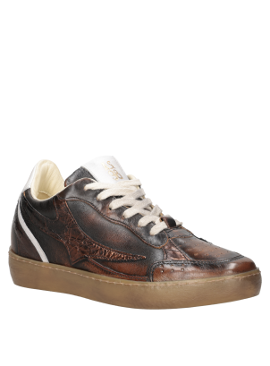 Zapatilla de cuero para mujer, perfecta para marcar presencia en cualquier ocasión casual.