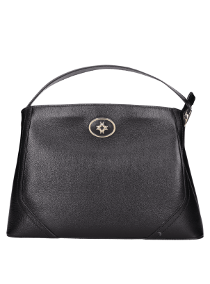 2Cartera negra elegante para mujer, detalle metálico frontal que aporta distinción y sofisticación.
