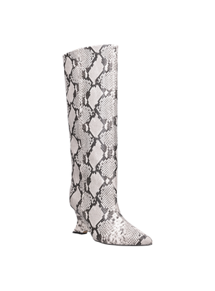 Bota con caña de 39 cm, ideal para combinar con faldas midi y vestidos de noche.