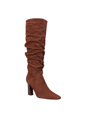 mujer botas cuero color moro estilo formal con taco bloque recomendado para ocasiones elegantes