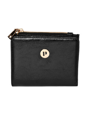 Billetera Pollini con acabado acharolado, perfecta para uso diario en actividades modernas.