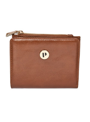 Billetera de PU en tono camel, combina funcionalidad y sofisticación en un solo accesorio.