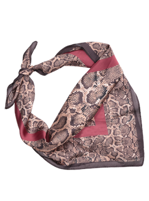 Accesorio café mujer estilo casual ideal para combinar con blusas.